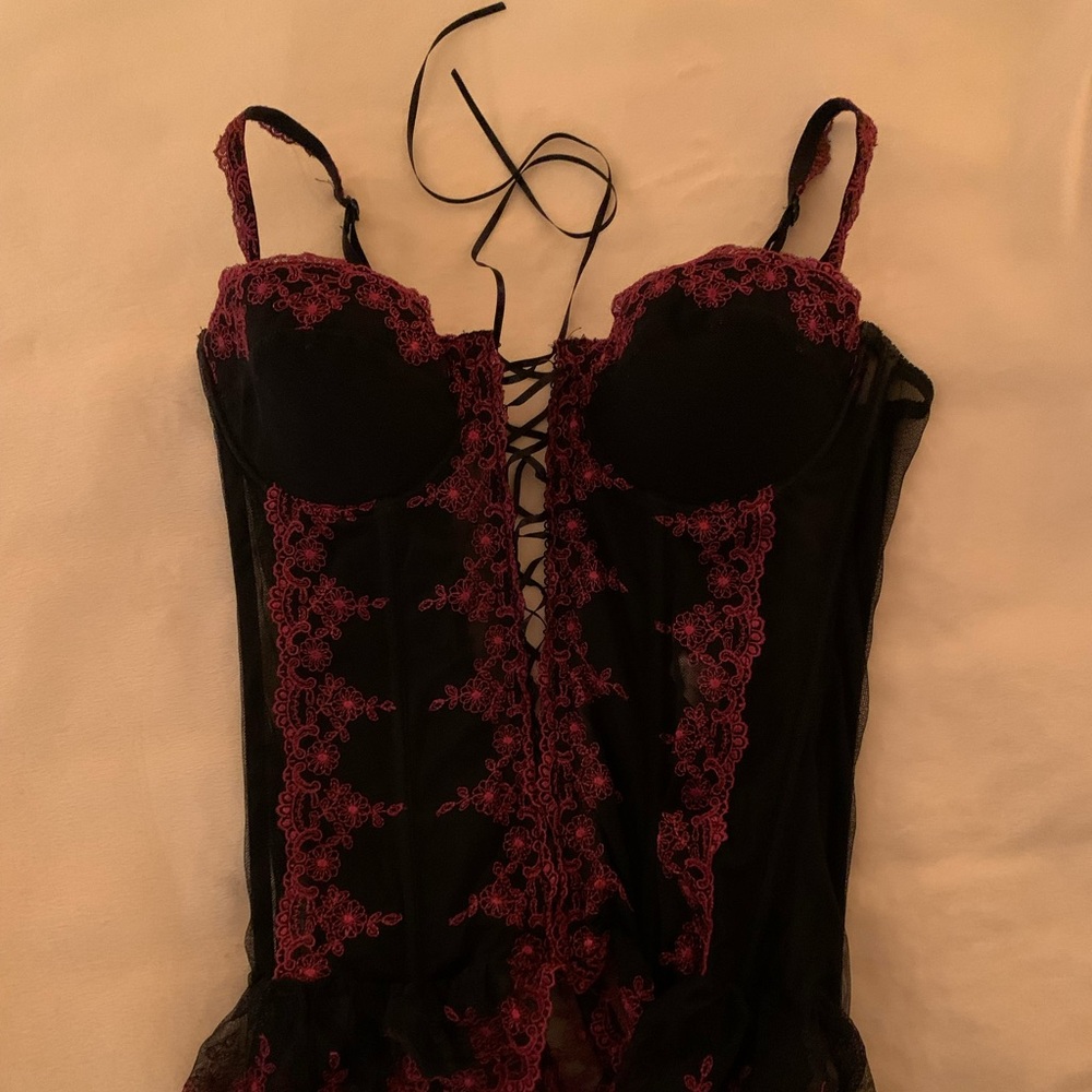 La Vie En Rose Black and Red Corset